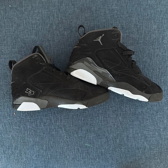 Boys Jordans Excellent condition New - Picture 1 of 3
